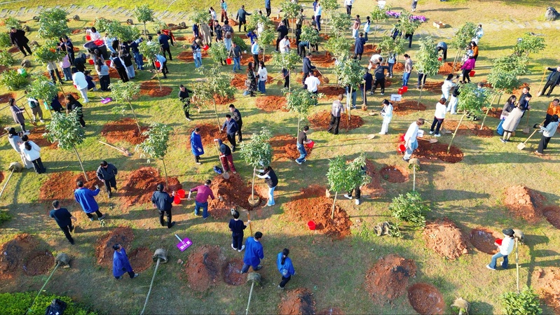 “同心共绘‘十五五’蓝图 携手...